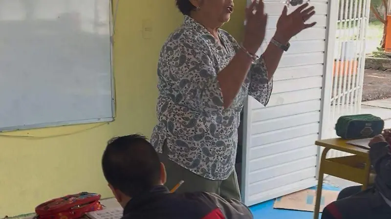  Las aulas de clase recordarán siempre la entrega, profesionalismo y simpatía que caracteriza a la maestra Graciela.
